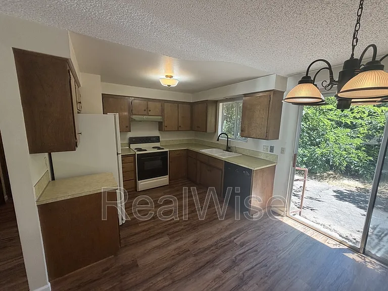 1229 NW Highland Ave #B — Photo 9