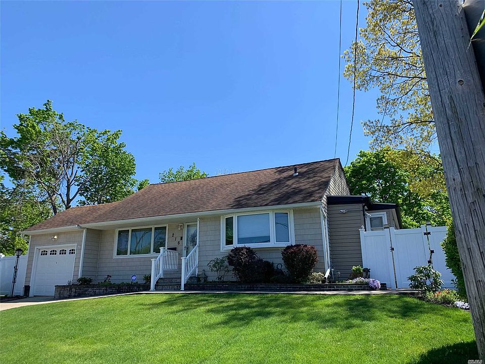 2nd image of 216 Westwood Dr