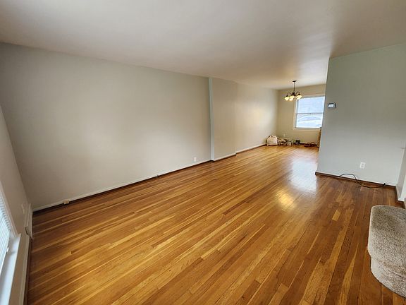 3rd image of 931 Vernier Rd #1
