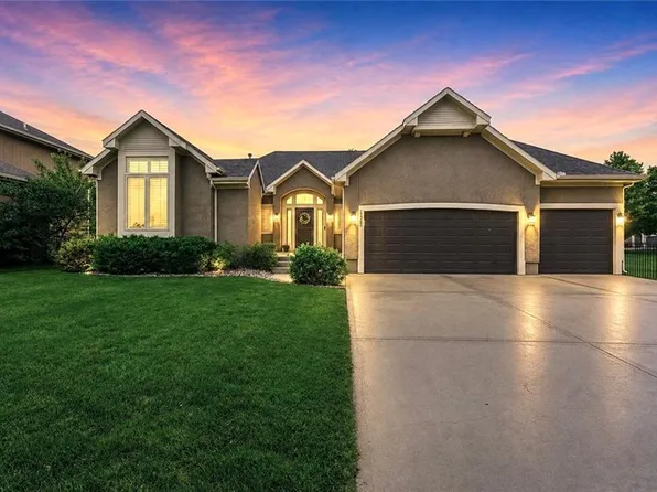 11260 S Whitehall St, Olathe, KS 66061