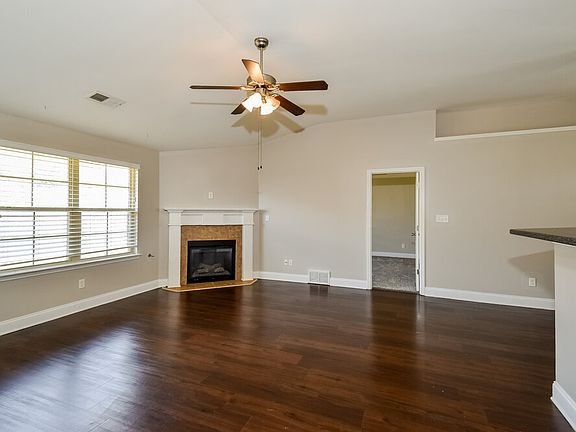5th image of 2952 N Hartland Dr
