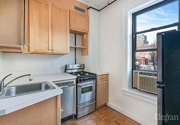 4th image of 149 W 12th St #5
