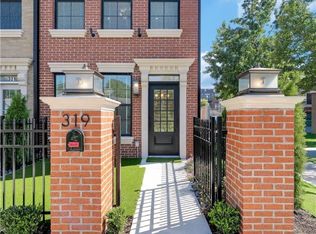 319 SW 5th St, Bentonville, AR 72712