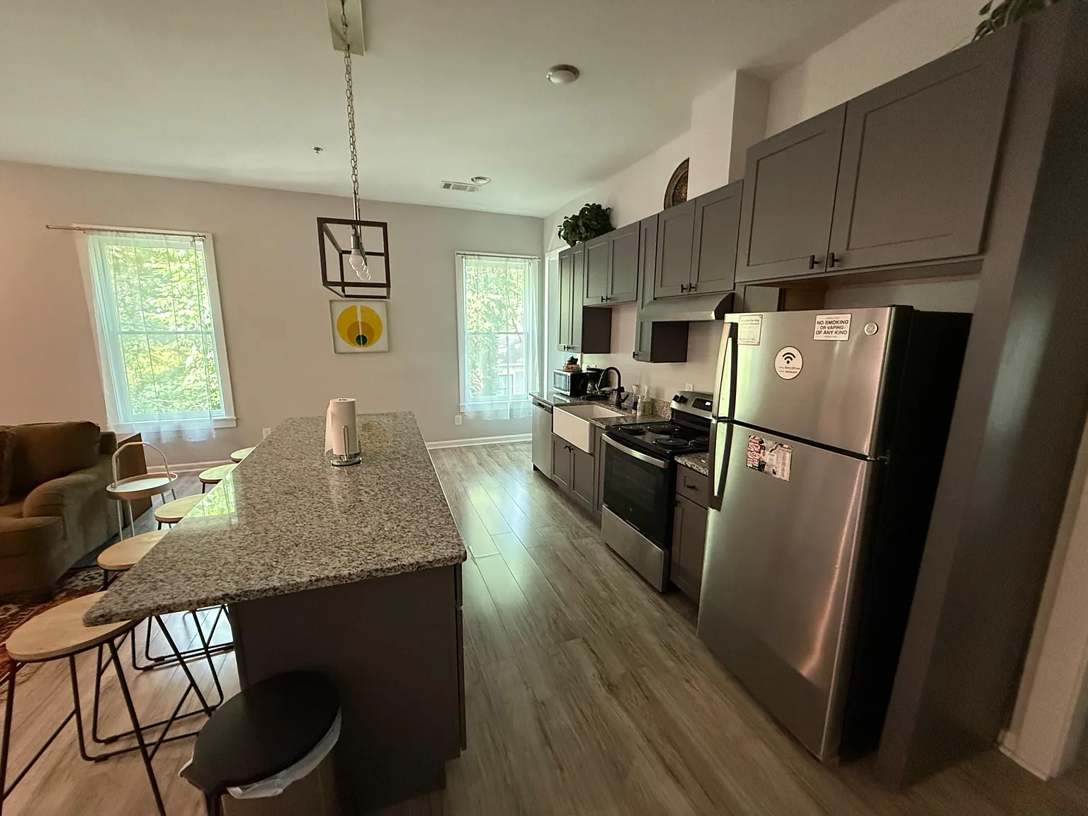 4 bed, 2.5 bath, 2200 sqft, $1,364 — Photo 2