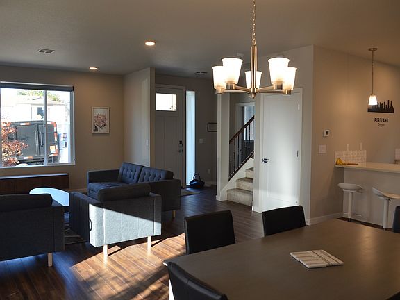 3rd image of 4054 SE Holgate Blvd Room E