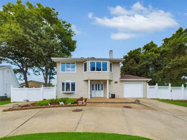 39 Bening Lane, Holbrook, NY 11741