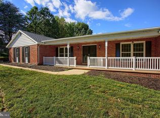 859 Hilltop Rd, Lemoyne, PA 17043