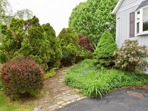 2nd image of 352 Barbara Ct