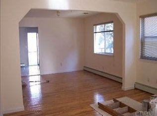 148 Jefferson Ave, Mineola, NY 11501