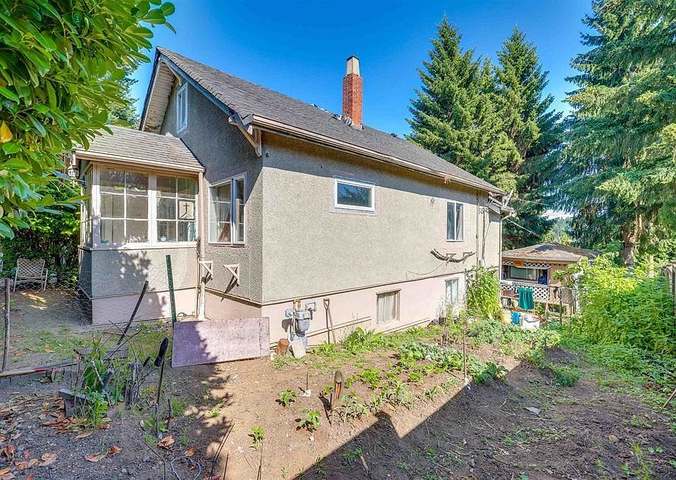1st image of 112 10th Ave E