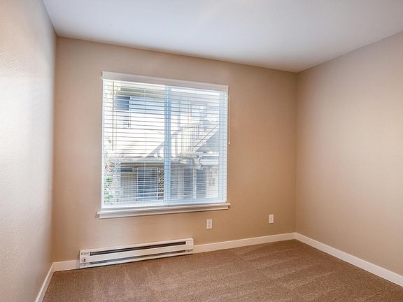 2nd image of 10132 NE 64th St APT 8