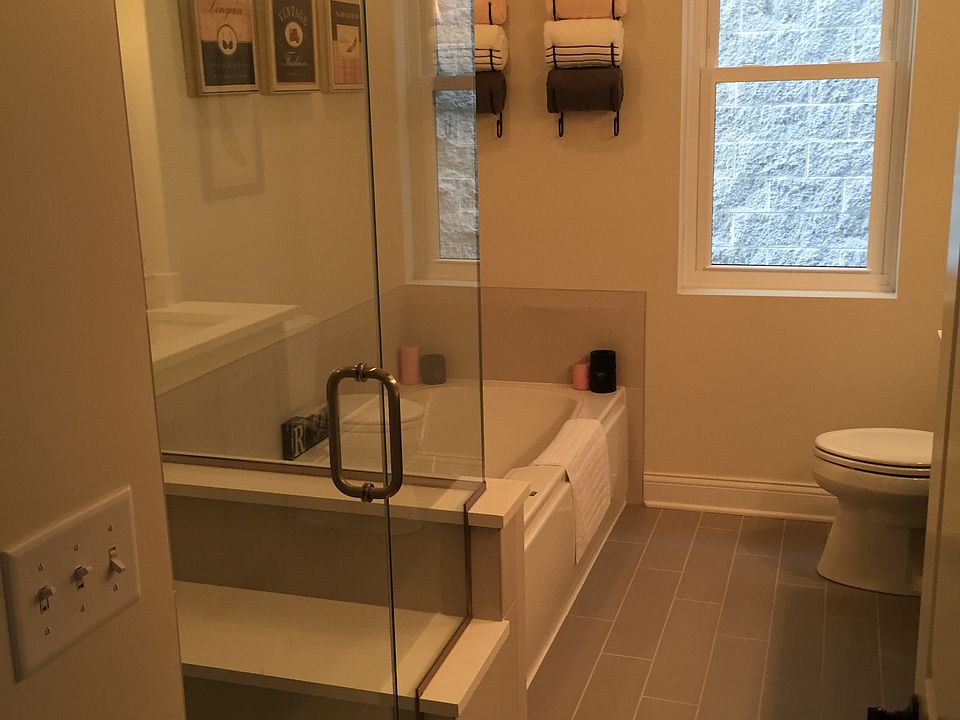 1st image of 913 W Altgeld St APT 2W