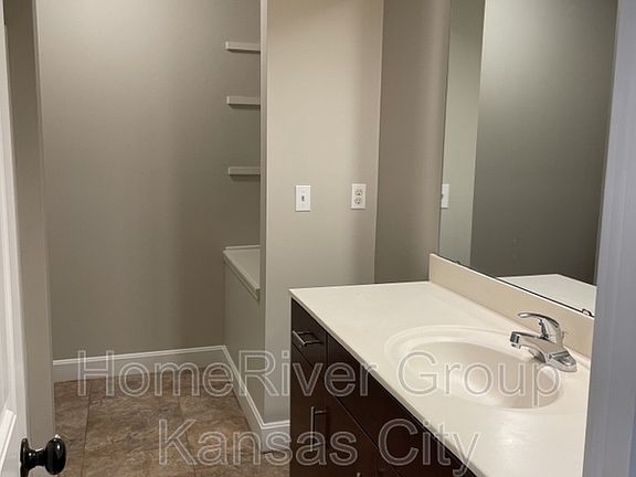 3rd image of 9404 N Robinhood Ave