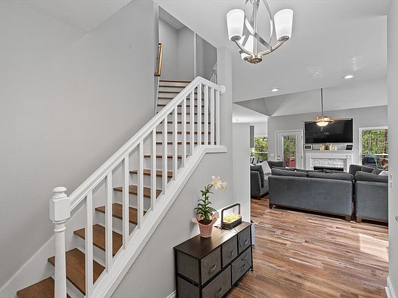 4th image of 10000 Larkspur Dr