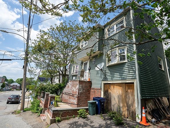 2nd image of 38 Tiverton Rd