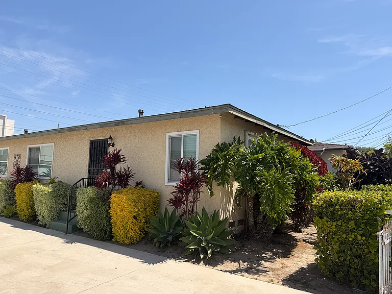 9105 Margaret St — Photo 3