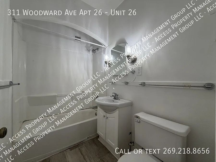 Large one bedroom unit on the 3rd floor! — Photo 3