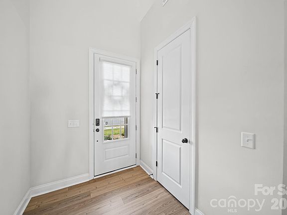4th image of 203 Heathbrook Ln