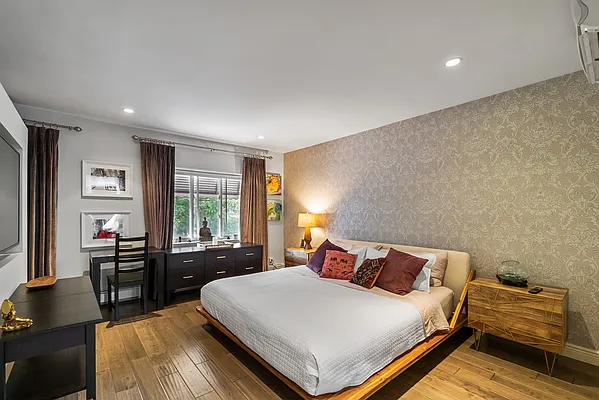 Rented by Daniel Gale Sotheby's International Realty | media 13