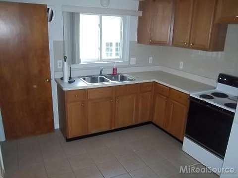 5th image of 22916 Brookdale Blvd