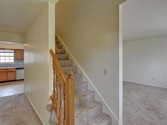 4th image of 31 Bay Cir S