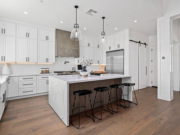 5th image of 3742 Sawgrass Place