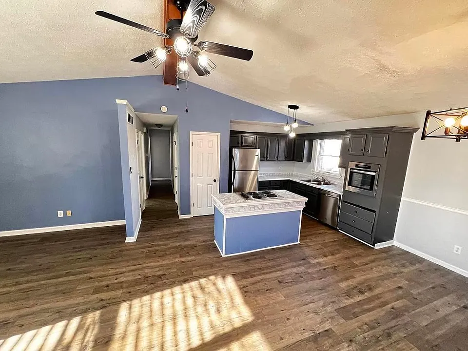 273 Williamsburg Dr