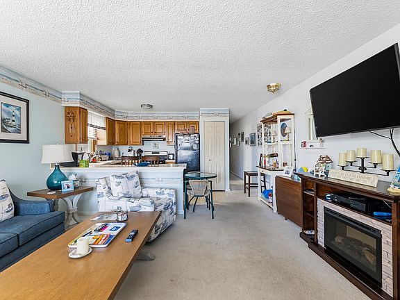 5th image of 405 W Hildreth Ave APT A