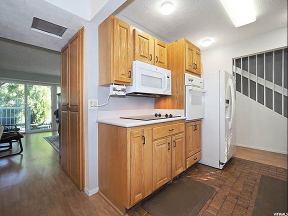 5th image of 1879 E Monterey Dr