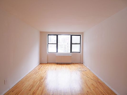 3rd image of 423 E 90th St APT 6A