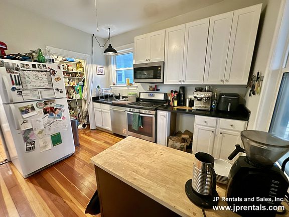3rd image of 11 Sheridan St #2
