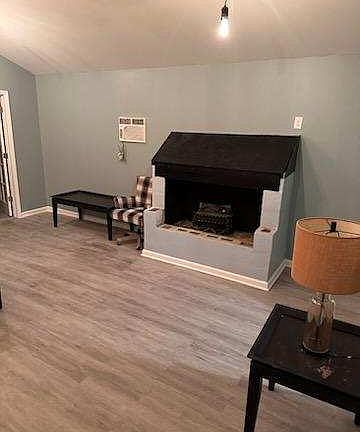3rd image of 4054 N Western Ave #2