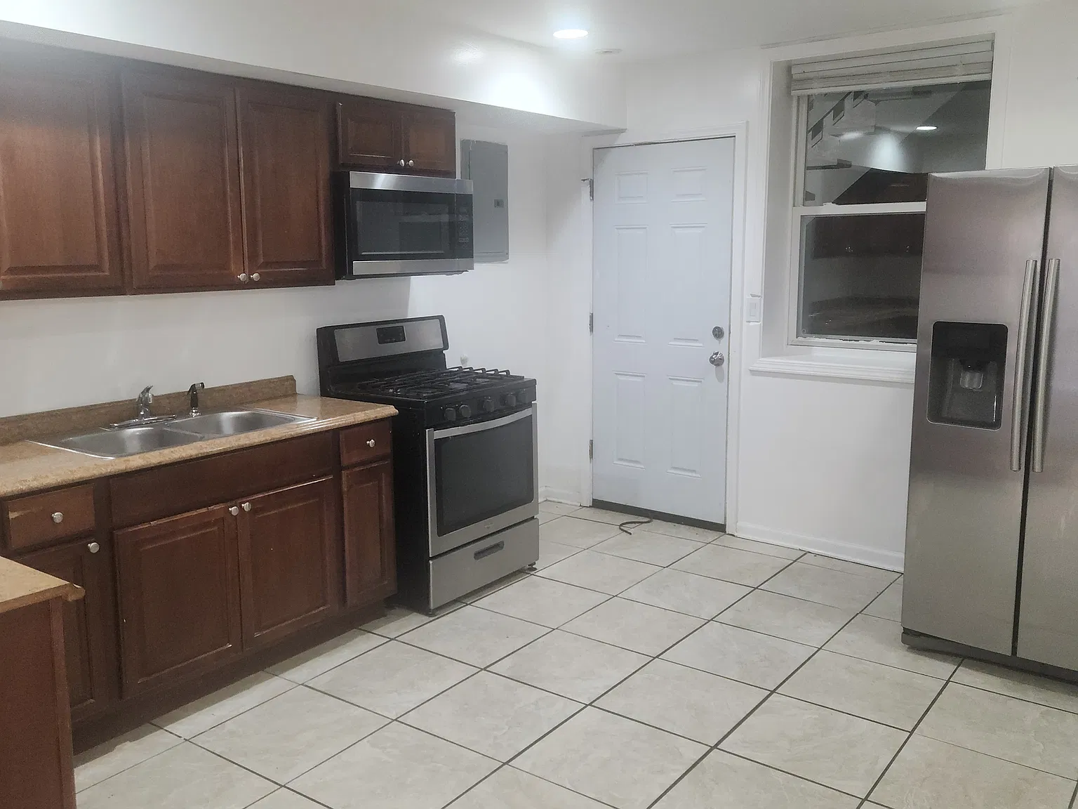 4900 W Hubbard St — Photo 2