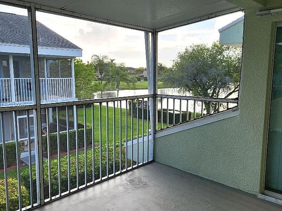 5th image of 2514 SE 20th Pl #201-B