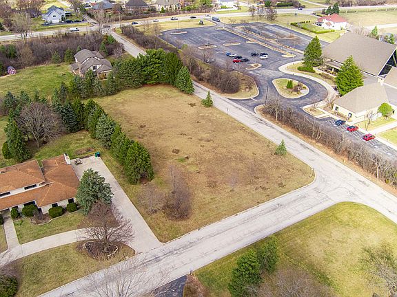 2nd image of 10 Country Manor Ln