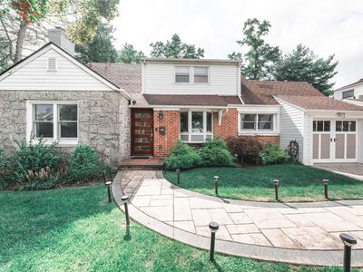 169 Greenway W, New Hyde Park, NY, 11040