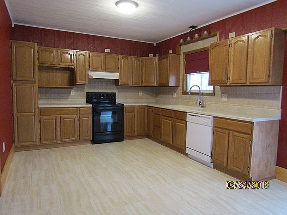 3rd image of 302 E Railroad Ave