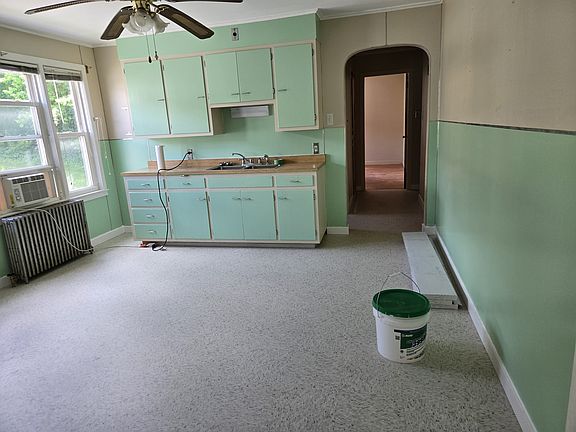 2nd image of 159 Walnut St #2