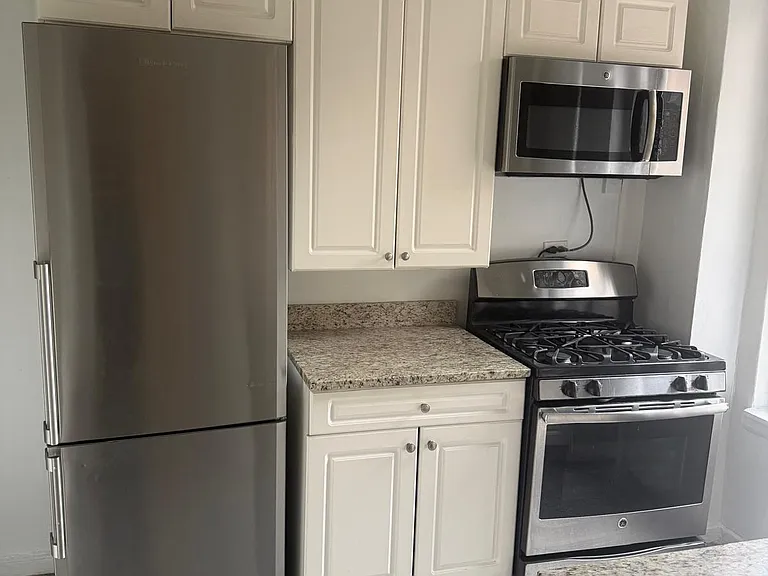 520 W 213th St #6H — Photo 1