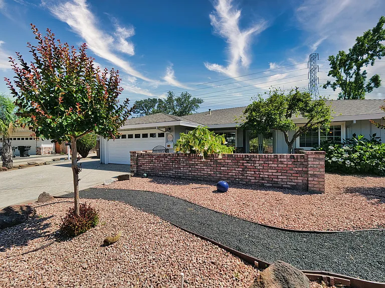 336 Diamond Oaks Rd — Photo 2