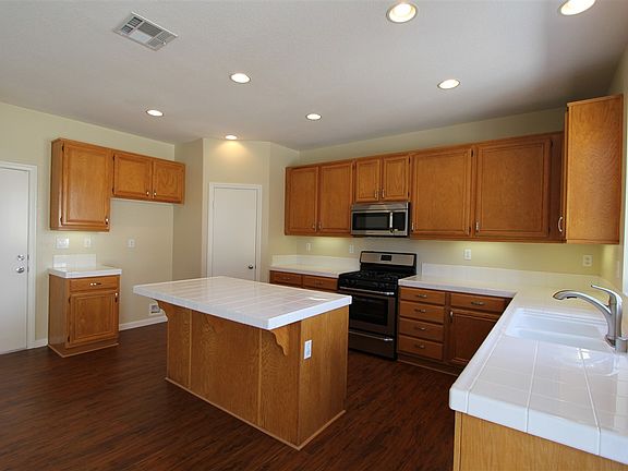 5th image of 965 Yosemite Dr