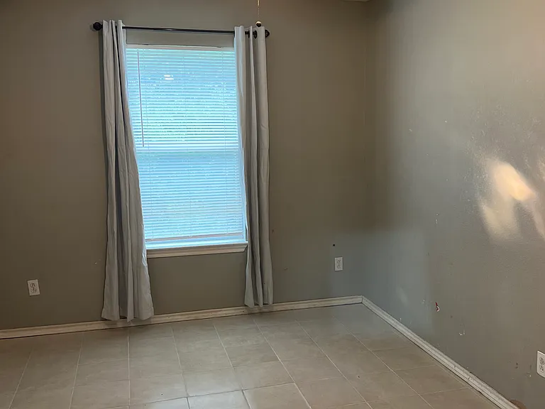 3008 Comanche Ave #B — Photo 3