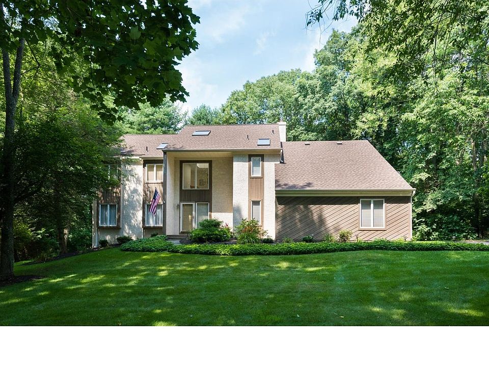 1st image of 106 Brierley Ct