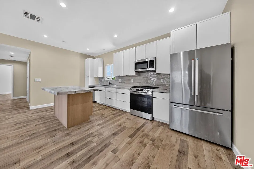 2 bed, 2.0 bath, 1148 sqft, $3,095 — Photo 4