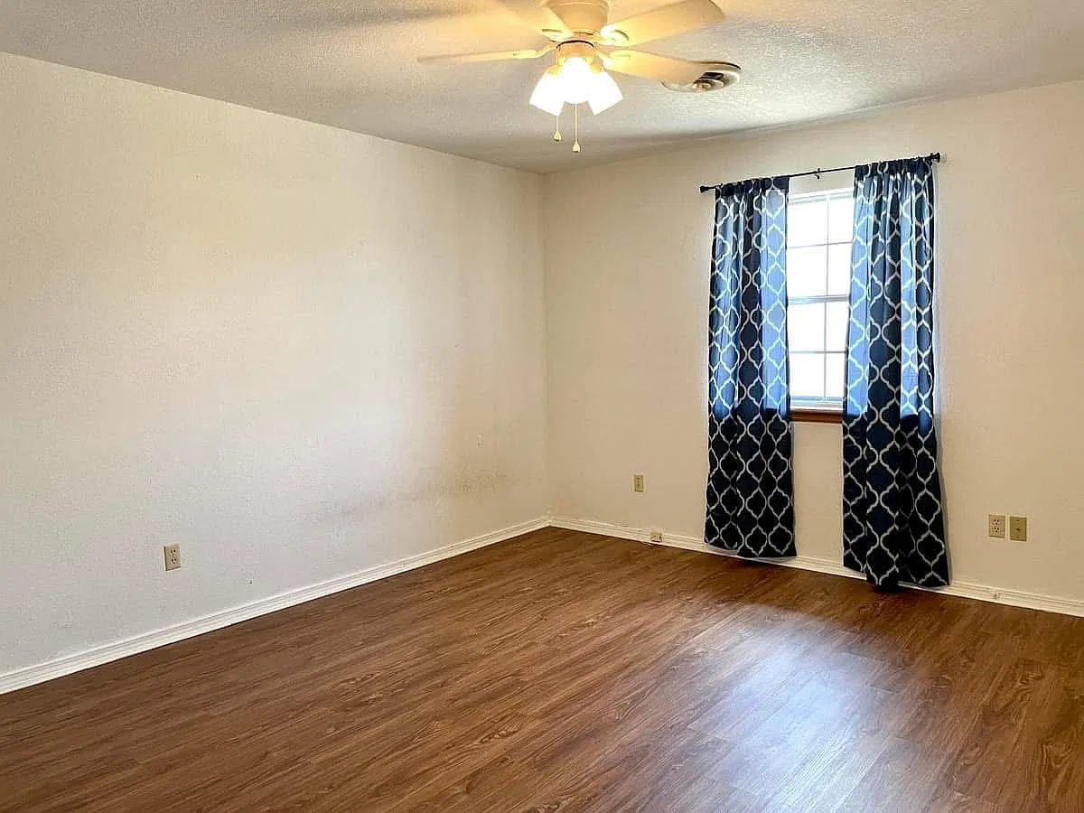 1432 South Stoneridge Manor - 1 — Photo 4