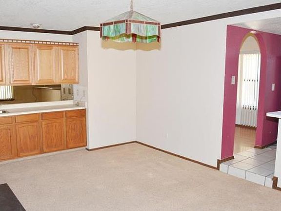 3rd image of 3305 Westridge Dr