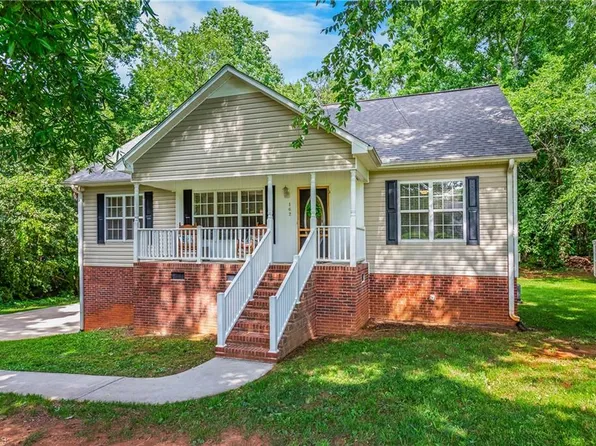 162 N Hazelwood Dr, Mocksville, NC 27028