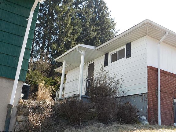 2nd image of 1126 S Park Dr