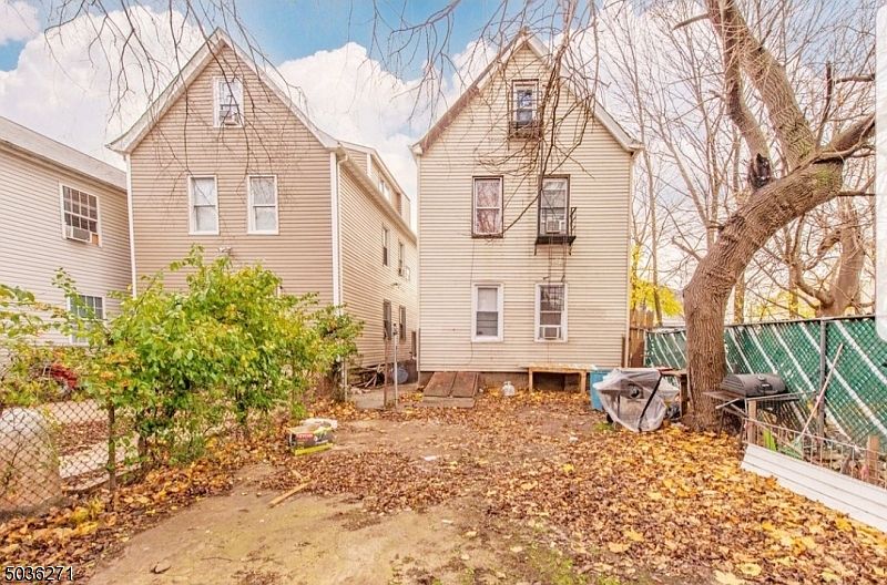 2nd image of 48 Lucille Pl