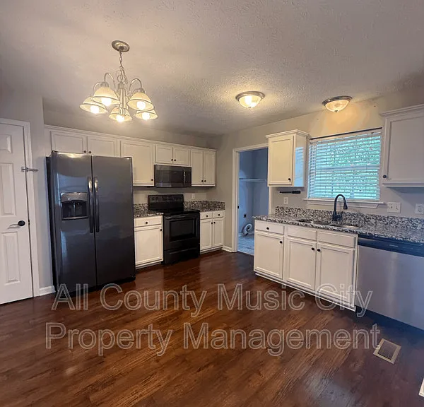 2015 Holloway Ct — Photo 3